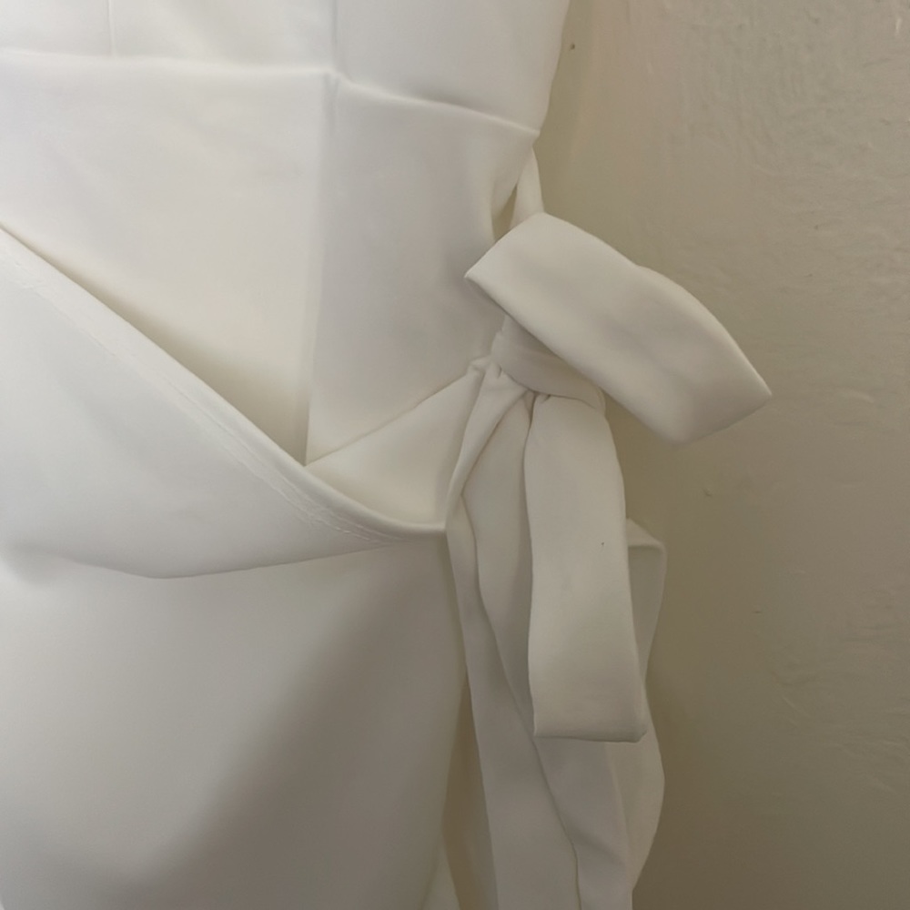 Ivory V-Wire Ruffle Wrap Dress - Picture 6 of 9